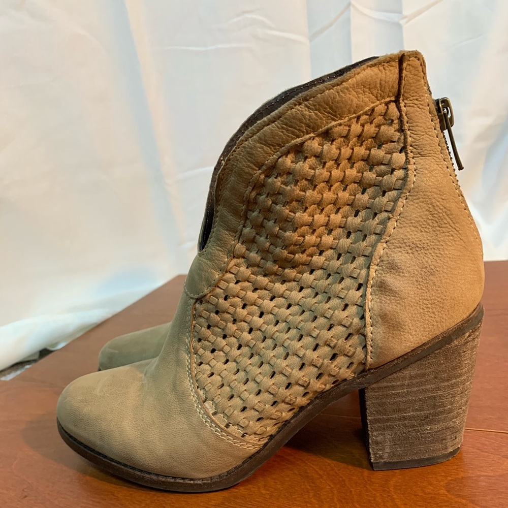 Gorgeous DibaTrue booties!